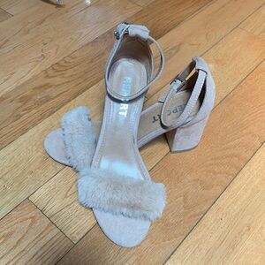 Report EUC pink/nude fuzzy peep toe high heel sandals Size 6